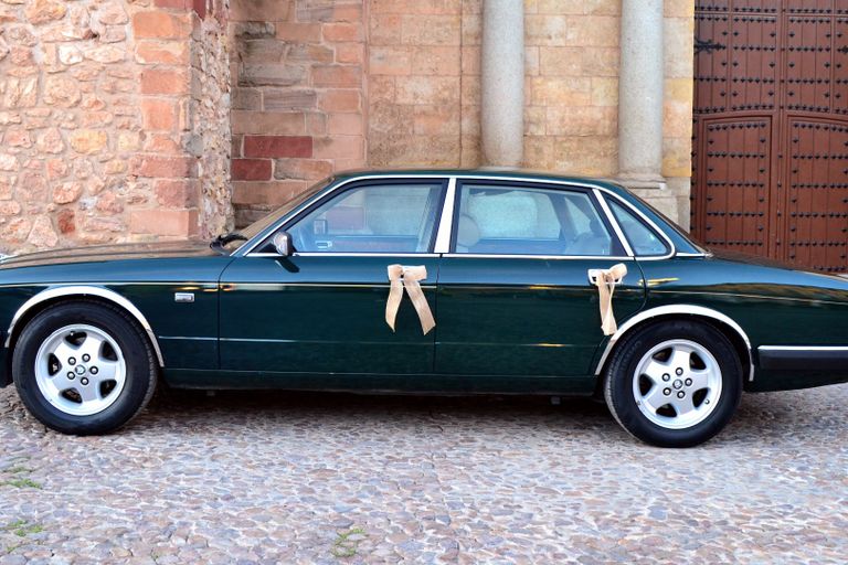 Jaguar XJ - Coche clásico en alquiler para bodas y eventos en La Solana (Ciudad Real)