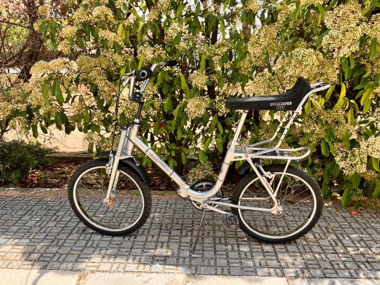 Bicis antiguas y vehículos clásicos en alquiler Torres Naranjo