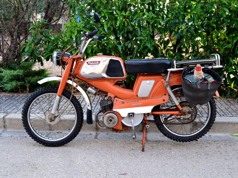 Alquiler de coches, motos y bicis antiguas o clásicas en La Solana (Ciudad Real)