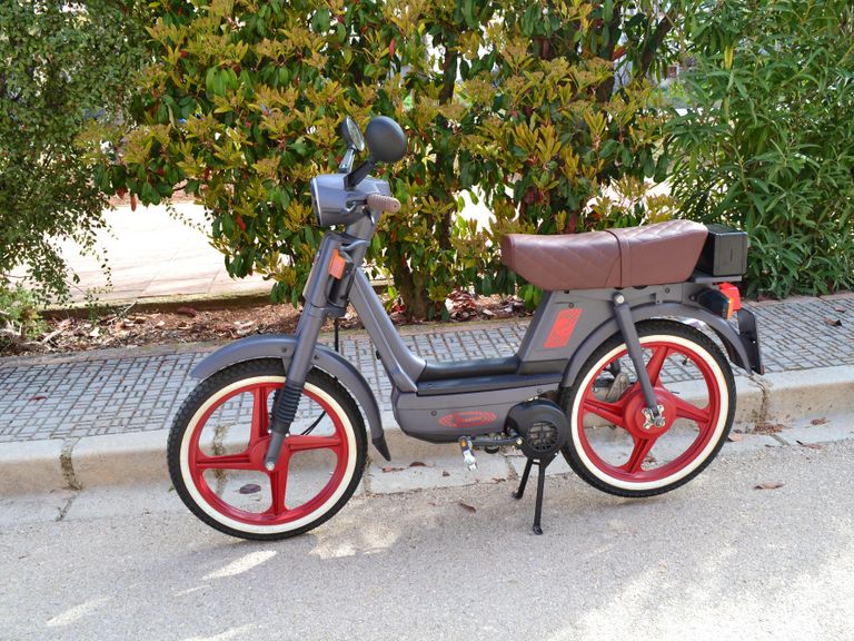 Alquiler de coches, motos y bicis antiguas o clásicas en La Solana (Ciudad Real)